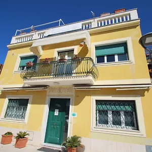 casa-giulia-320.hotelitalianriviera.com/